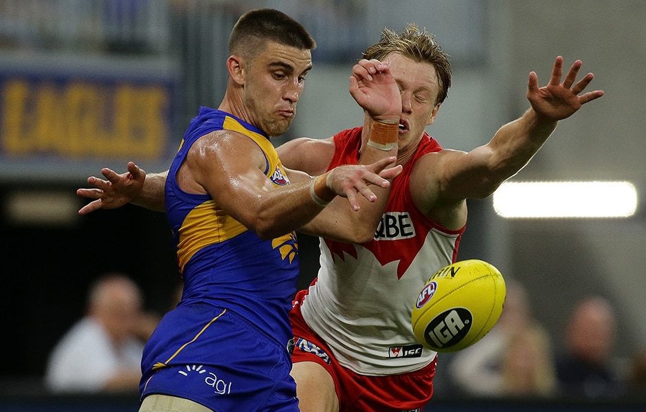 AFL 2018 Round 01 - West Coast v Sydney PERTH, AUSTRALIA - MARCH 25: Elliot Yeo of the Eagles kicks the ball under pressure from Callum Mills of the Swans during the 2018 AFL round 01 match between the West Coast Eagles and the Sydney Swans at Optus Stadium on March 25, 2018 in Perth, Australia. (Photo by Will RussellAFL Media)